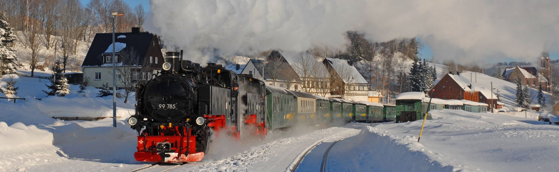 Winterdampf auf der Fichtelbergbahn im Erzgebirge